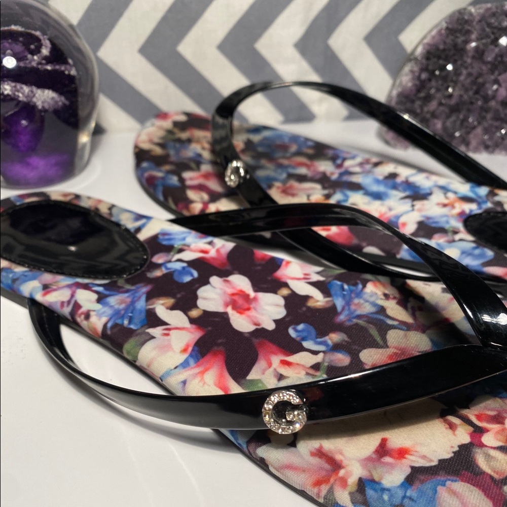 Guess black sandals size 9 1/5M great condition
